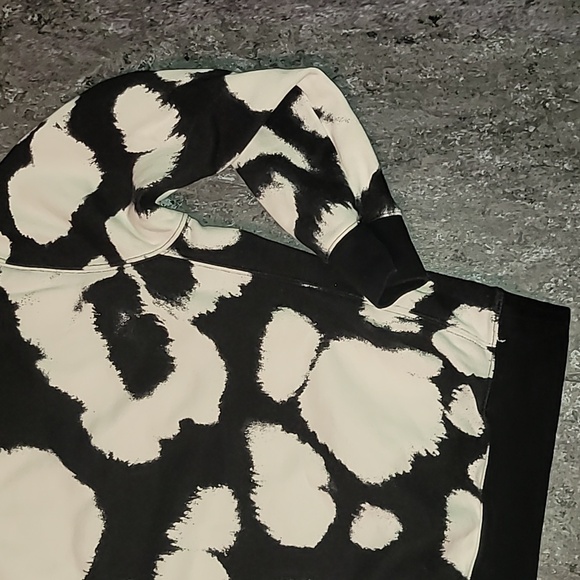 Nike. Embroidered. Crewneck. Streetwear. Women's Size Medium - Picture 14 of 16